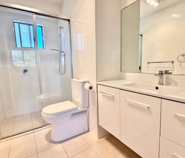Modern Townhouse In Convenient Location - Photo 3