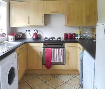 2 bedroom semi-detached house to rent - Photo 4
