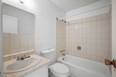 For Lease - 638 Dufferin Street Unit# 4, Toronto, Ontario - Photo 5