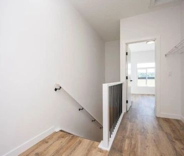 SF298 – 3 Bed | 2 Bath Townhouse in Gleneagles, Cochrane | #115, 15... - Photo 6