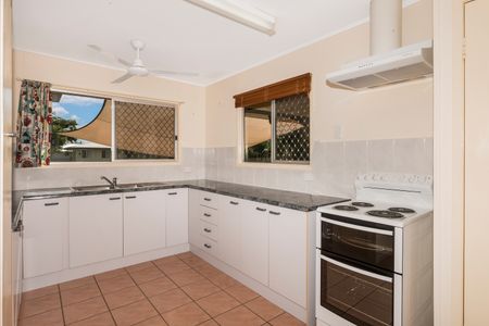 32 Wakeford Street, Aitkenvale QLD 4814 - House For Rent | Domain - Photo 3