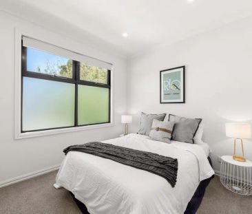 Stylish three-bedroom townhouse in the Heart of Burwood - Photo 3