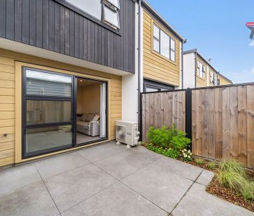 Modern 2BR Townhouse in Fairfield! - Photo 3