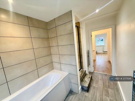 3 bedroom detached house to rent - Photo 5