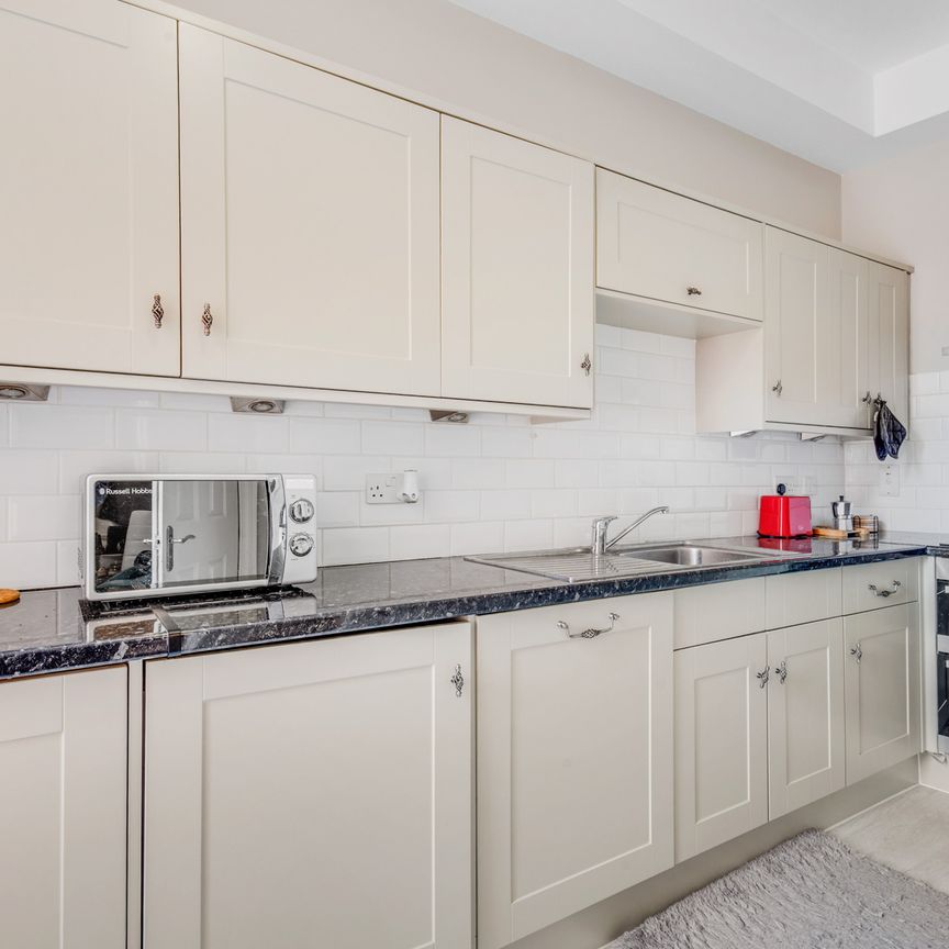 Beaconsfield Terrace Road, W14 - Photo 1