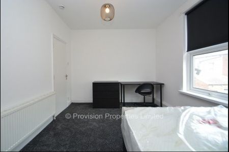 6 Bedroom Student Properties in Hyde Park - Photo 5