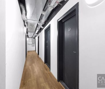 Whitechapel Road, London - Photo 2