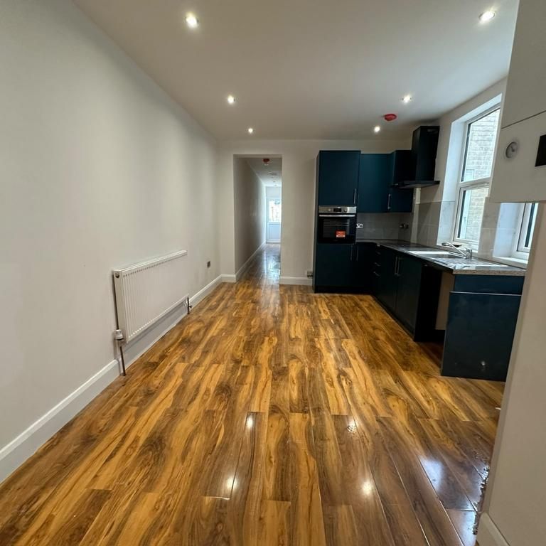 2 bedroom flat to rent - Photo 1