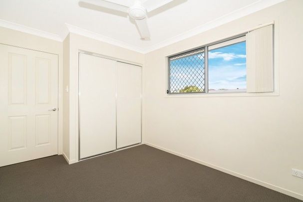 Charming Townhouse in Serene Warner Groves - Photo 1