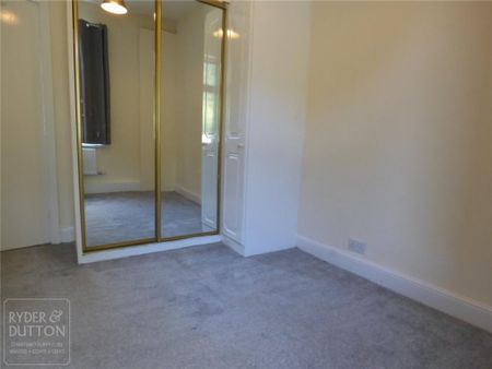3 bedroom end of terrace house to rent - Photo 3