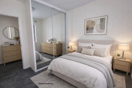 Charming Two-Bedroom Apartment in Cozy Complex - Photo 3