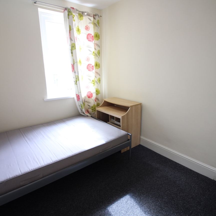 Tewkesbury Street, Cathays - Photo 1