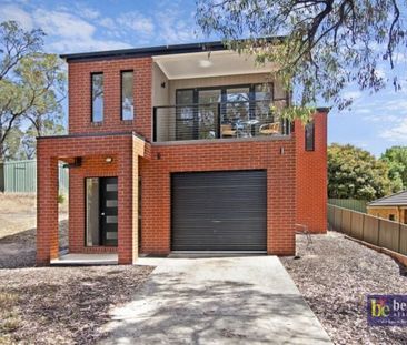 Modern Home in a Prime Kennington Location - Photo 1