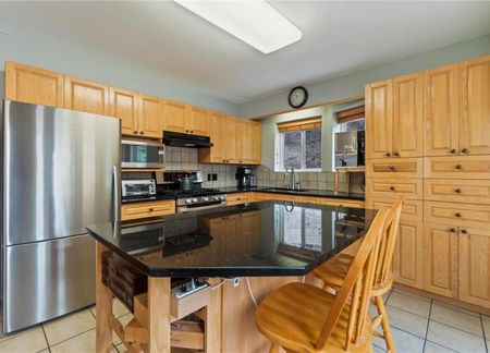 6 Bedroom House in Glenmore - Photo 3