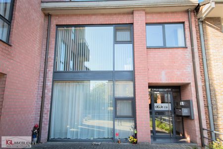 Ruim appartement met 2 kamers en gesloten garagebox - Photo 2