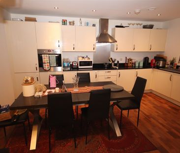 3 bedroom Apartment to let - Photo 5