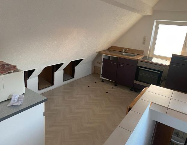 2 Zimmer Dachwohnung, Küche, Bad, Balkon in Damm Glattbacherstr. - Foto 1