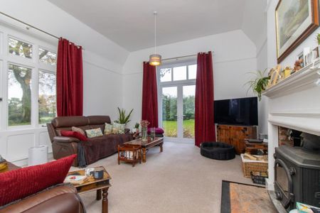 4 bedroom detached house to rent - Photo 2