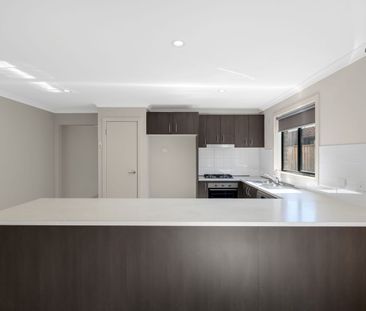 Modern Family Living in Prime Tarneit Location - Photo 6