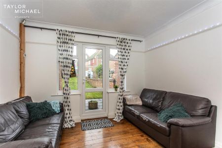 6 bedroom semi-detached house to rent - Photo 2