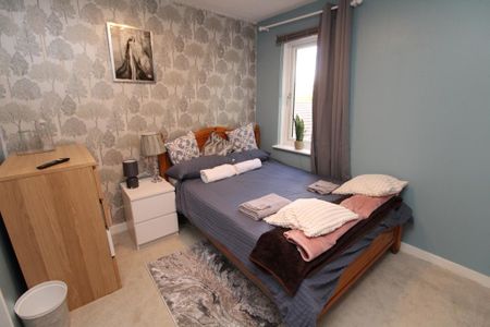 3 bedroom semi-detached house to rent - Photo 5