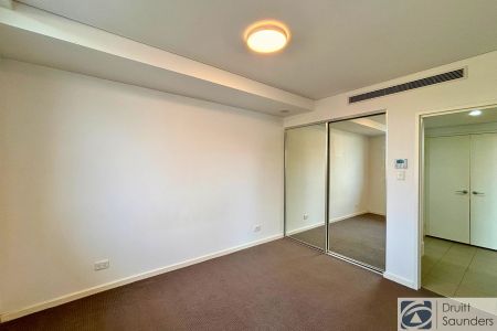 Gorgeous, modern ground floor apartment - Photo 3