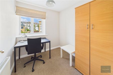 Richmond Court, Exeter, Devon, EX4 - Photo 4