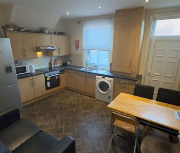 Room 3, Knowle Road, Burley, Leeds, LS4 2PJ - Photo 1