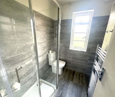 4 bedroom flat to rent - Photo 3