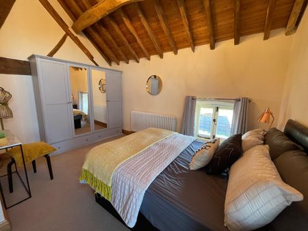 Charming Three Bed Barn - Photo 3