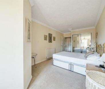 Chelmer Lodge, Chelmsford, Essex - Photo 6