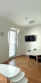 MODERN & KOMFORTABEL - VOLLMÖBLIERTE 2 ZIMMER WOHNUNG MIT BALKON - Foto 1