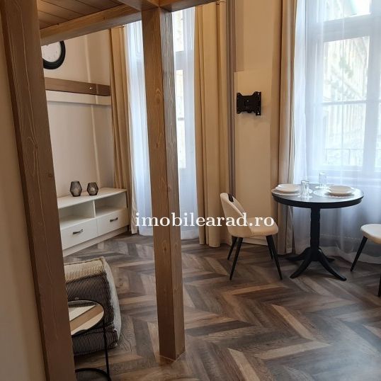 Apartament in stil unic, langa Primaria Arad, amenajat cu designer, mobilat/dotat, la cheie - Photo 1