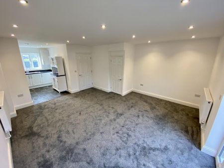 3 bedroom semi-detached house to rent - Photo 5