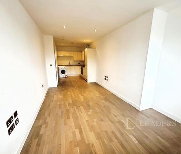 1 bedroom apartment to rent Cleeve Court, Cleeve Road, Leatherhead,... - Photo 3