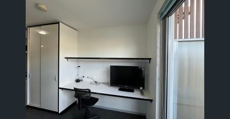 One Bedroom Student Studio with carpark and furniture and split system - Photo 2
