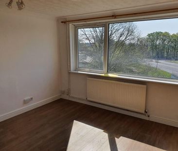 2 Bed Flat, Taranto Road, SO16 - Photo 1