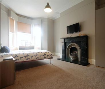 4 bedroom flat to rent - Photo 3