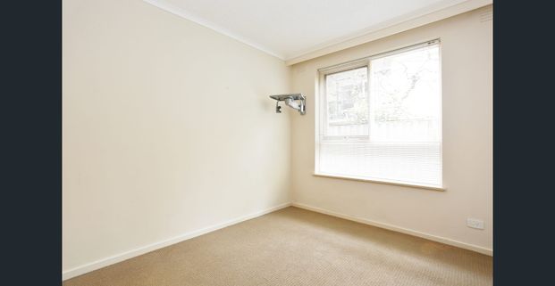 Spacious Apartment in Enviable Armadale Location - Photo 1