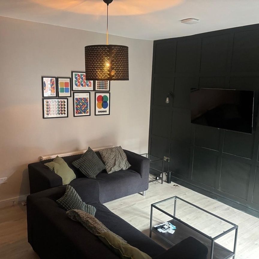 6 Bed Terraced House, Moseley Road, M14 - Photo 1