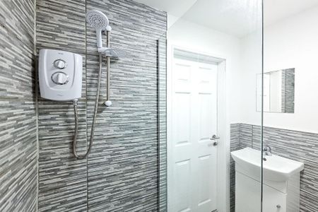 2 bedroom flat to rent - Photo 2