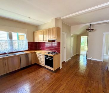 Beautifully Refreshed Character Home in Prime South Katoomba Location! - Photo 5