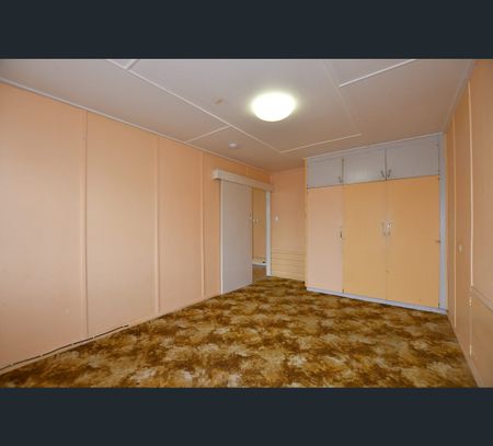 2/2 Churchward Street, Kepnock, Qld 4670 - Photo 5