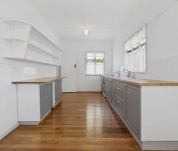 Charming 3-Bedroom Cottage on a Corner Block in Booval - Photo 5