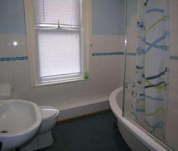 Bedroom Detached House In Ensbury, BH9 - Photo 2