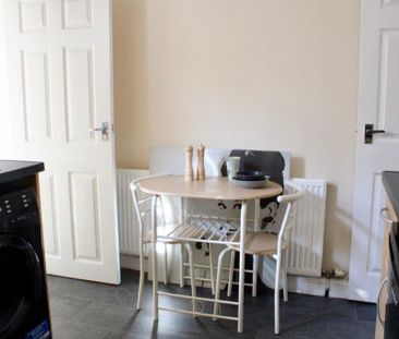 2 bedroom private hall to rent - Photo 3