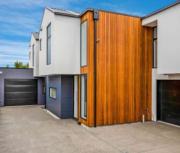 Amazing 3BR + 2.5bath Townhouse in Riccarton - Photo 2