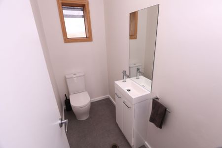 Charming East Albury Home with Space and Convenience - Photo 2