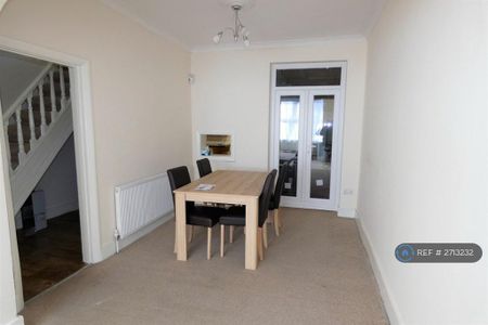 3 bedroom terraced house to rent - Photo 2
