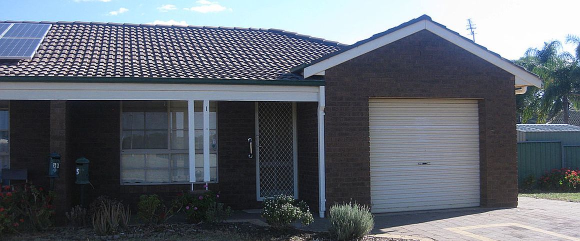 Neat & Comfortable 3-Bedroom Home - Photo 1